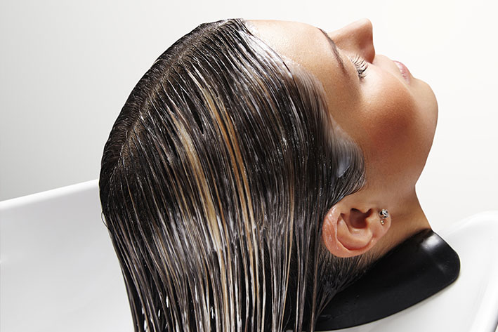 Redobre os cuidados com a hidratação de cabelos quimicamente tratados