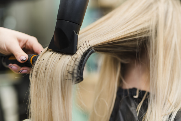 6 Cuidados com o cabelo loiro para mantê-lo saudável